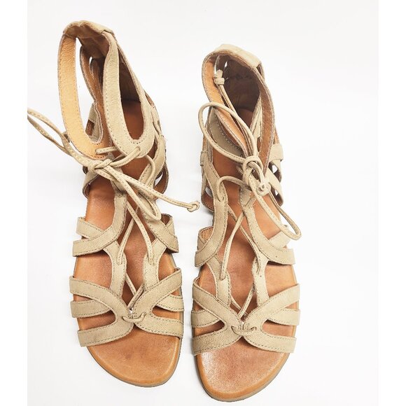 Gentle Souls Break My Heart Sandals 6 Beige Brown Nude Gladiator Kenneth Cole - Picture 2 of 7